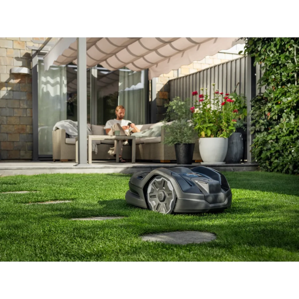 Husqvarna Automower® 305E NERA