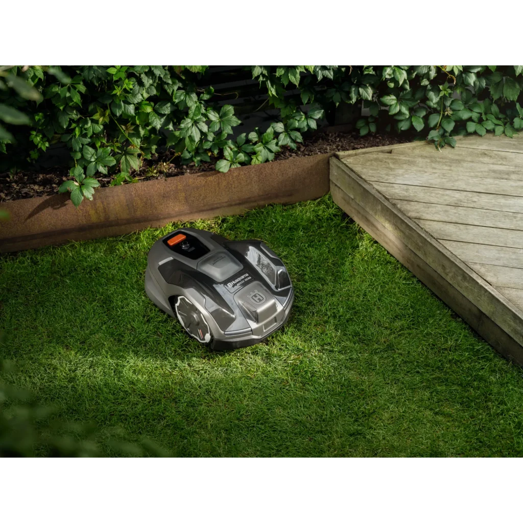 Husqvarna Automower® 405XE NERA mit kabelloser Technologie